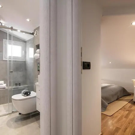 Minimal Loft With Sea View Over Harbor! דירה