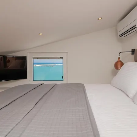 דירה Minimal Loft With Sea View Over Harbor! זקינטוס טאון