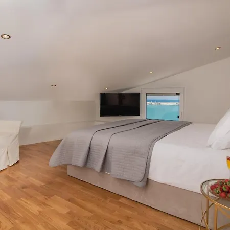 Minimal Loft With Sea View Over Harbor! Daire *